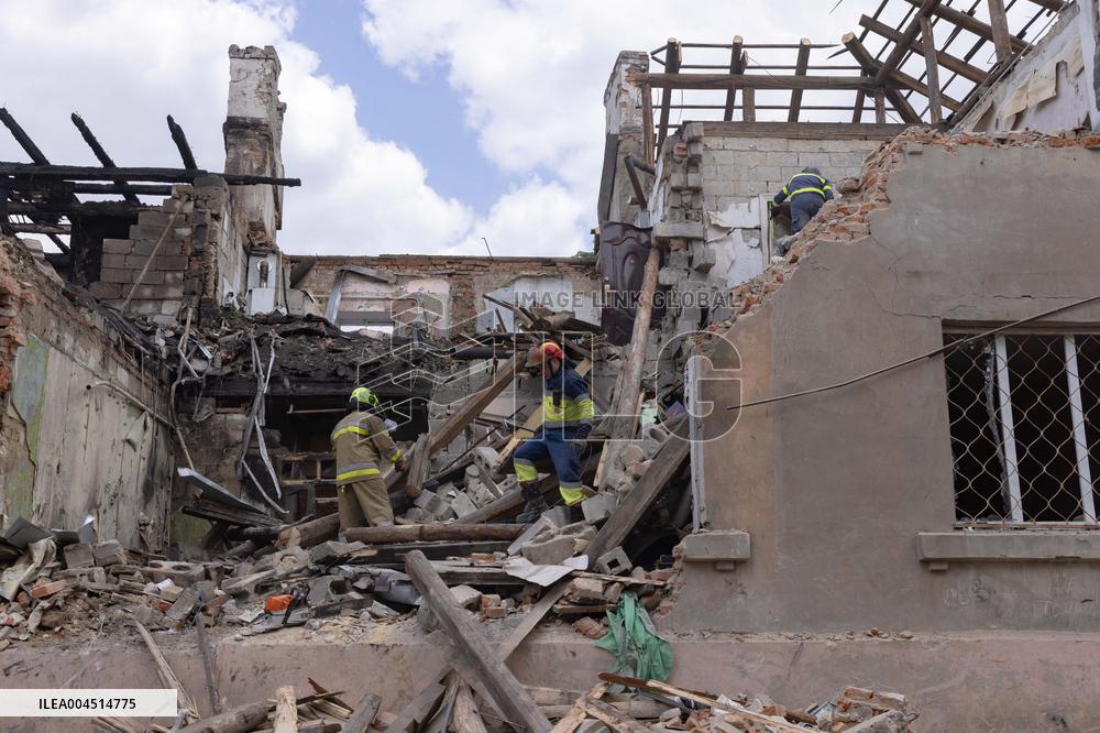 Russian Troops Shell Kharkiv Overnight - Ukraine