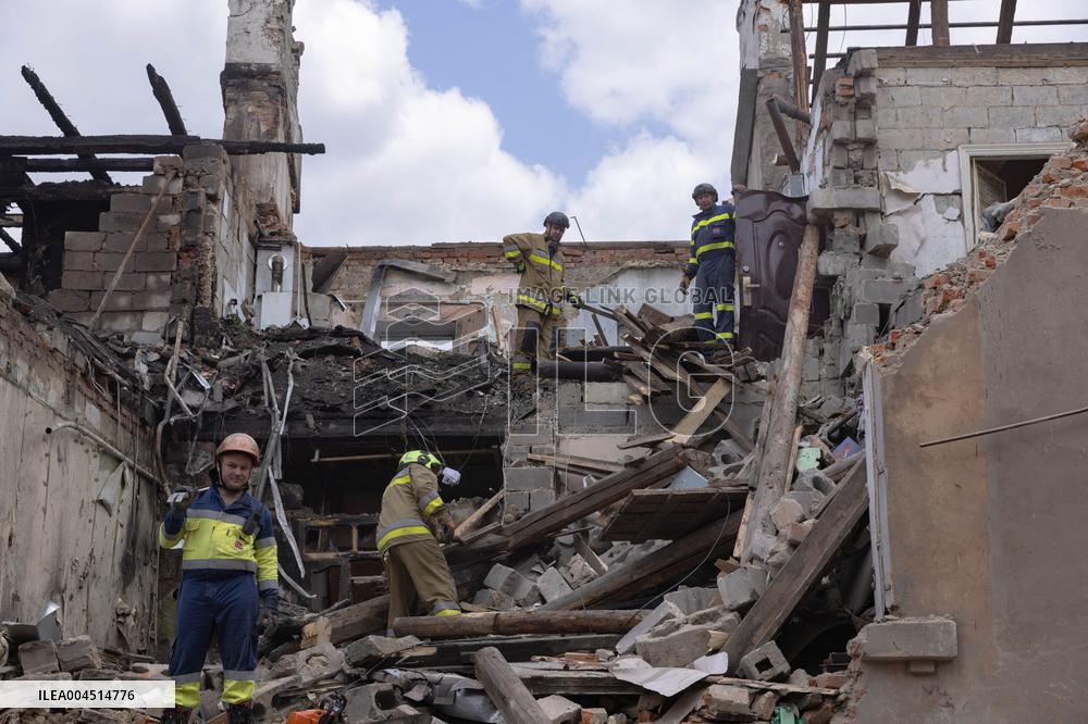 Russian Troops Shell Kharkiv Overnight - Ukraine