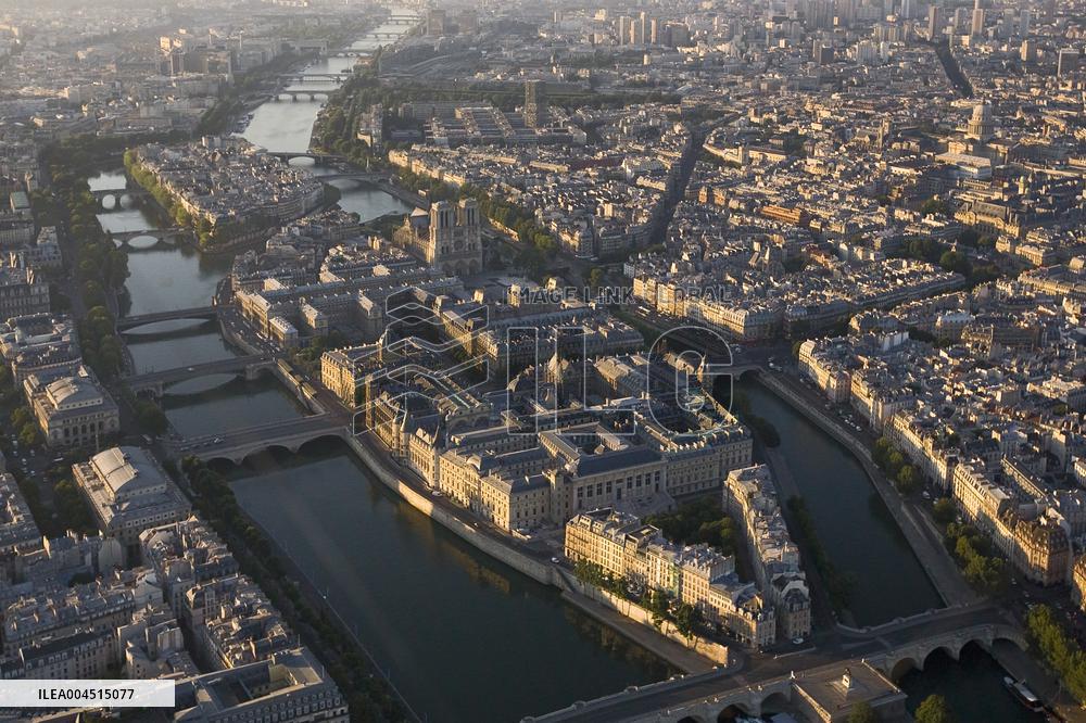 Exclusive - Illustration - The Cathedral of Notre Dame - Paris