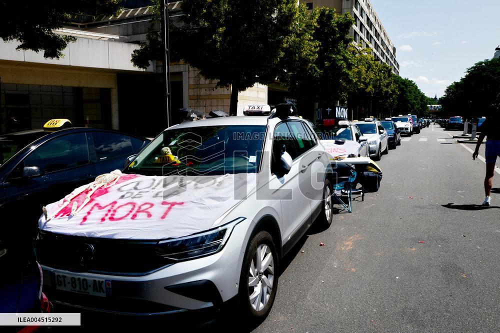 Angry Taxis Rally - Paris