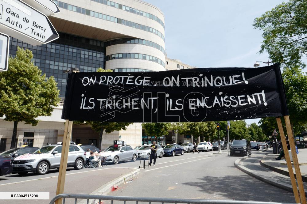 Angry Taxis Rally - Paris