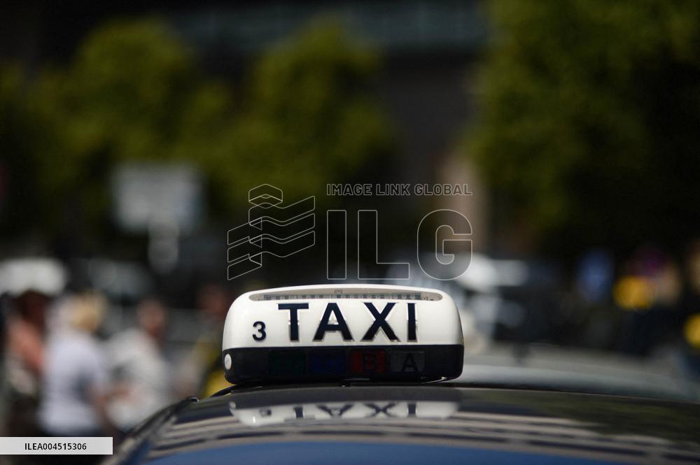 Angry Taxis Rally - Paris
