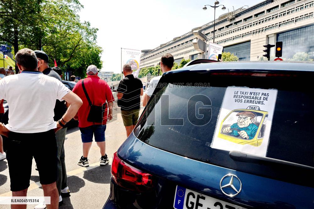 Angry Taxis Rally - Paris