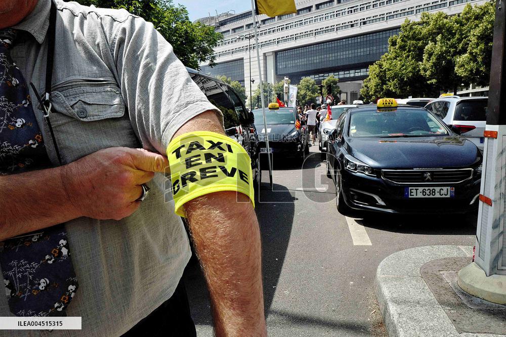 Angry Taxis Rally - Paris