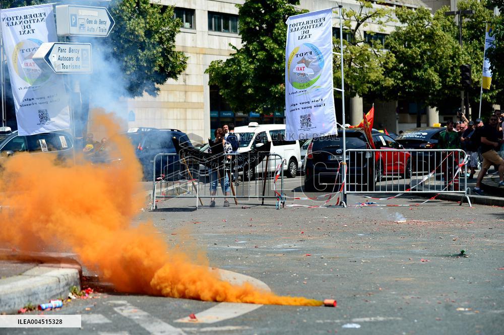 Angry Taxis Rally - Paris