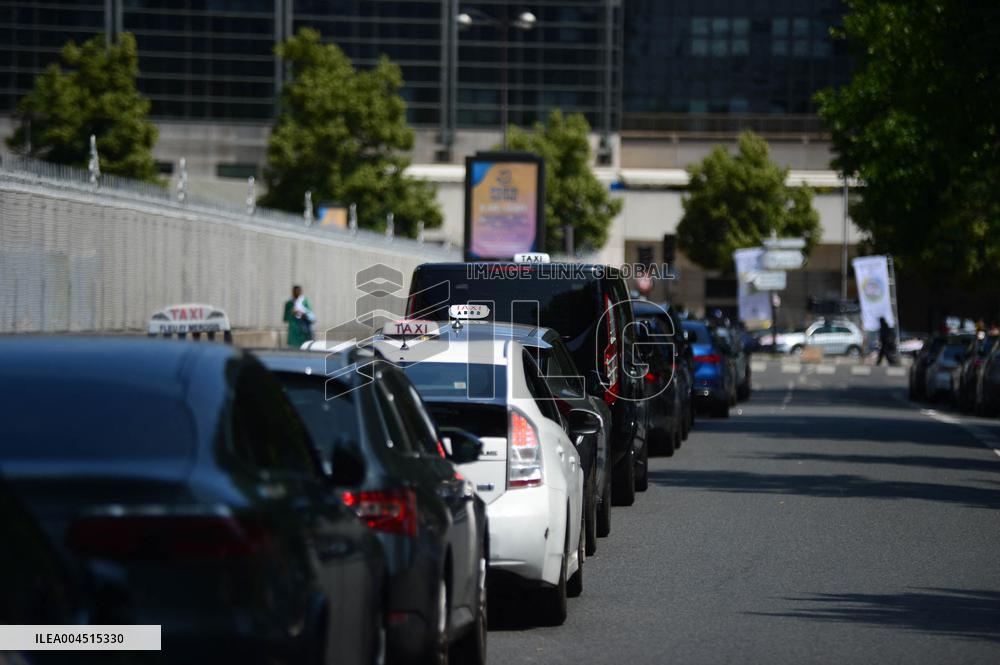 Angry Taxis Rally - Paris