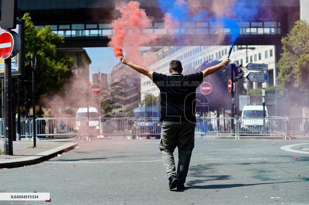 Angry Taxis Rally - Paris