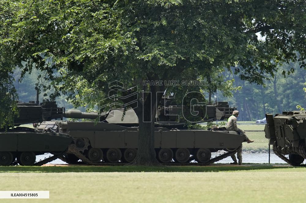 Preparation for a military parade - Washington