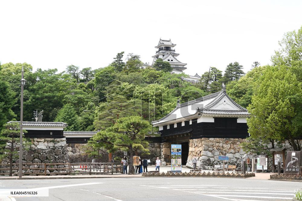 The exterior of Kochi Castle