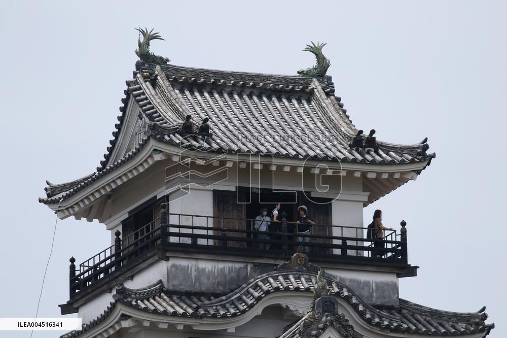 The exterior of Kochi Castle