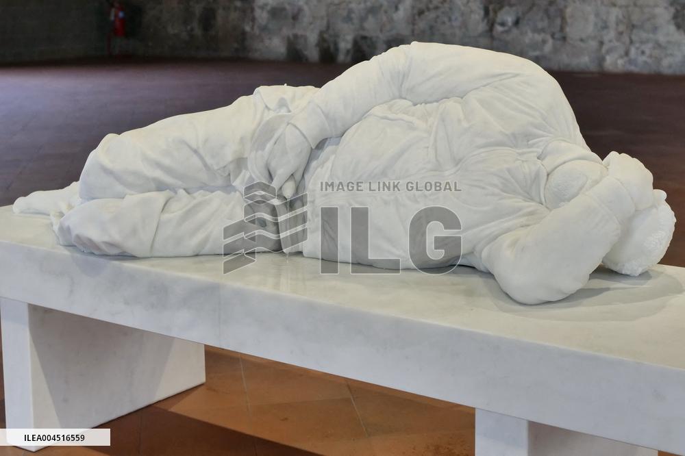 November Sculpture By Mauricio Cattelan - Bergamo