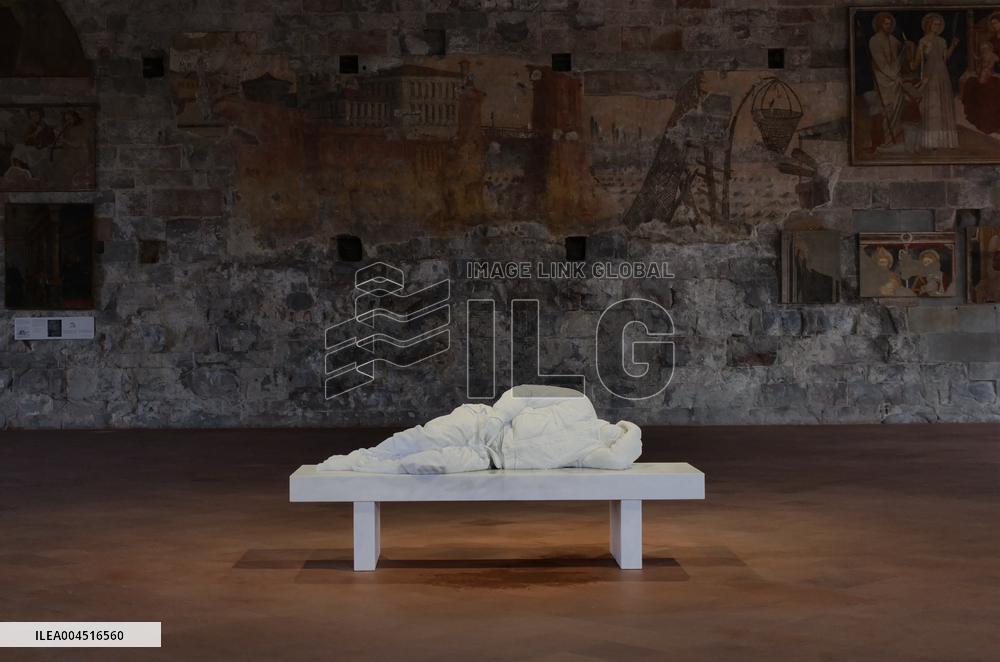 November Sculpture By Mauricio Cattelan - Bergamo