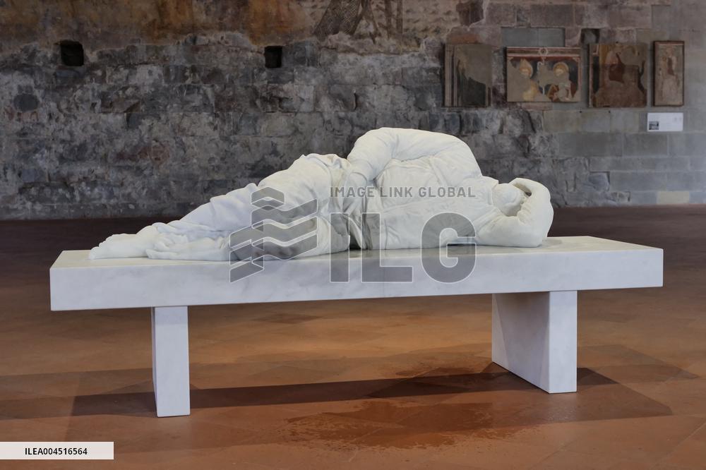 November Sculpture By Mauricio Cattelan - Bergamo