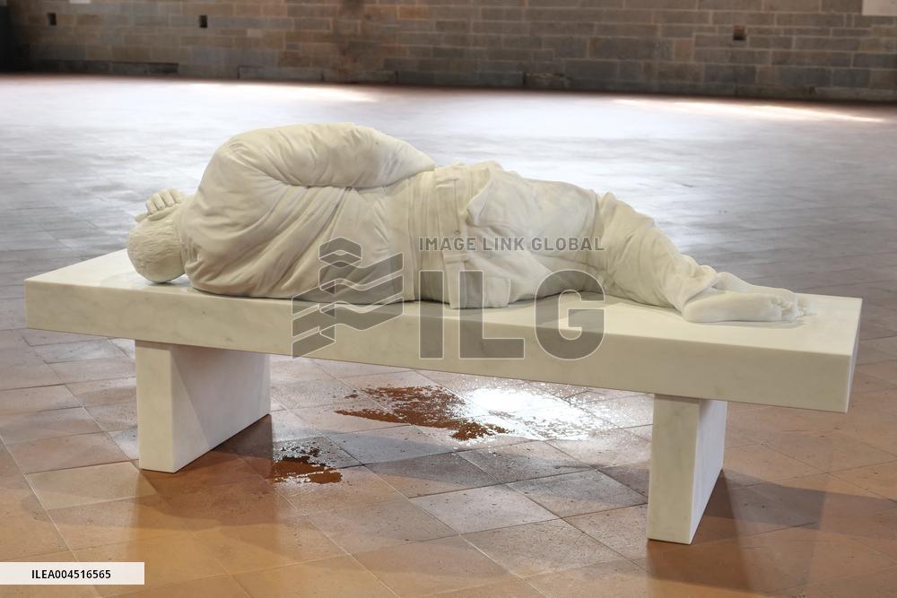 November Sculpture By Mauricio Cattelan - Bergamo