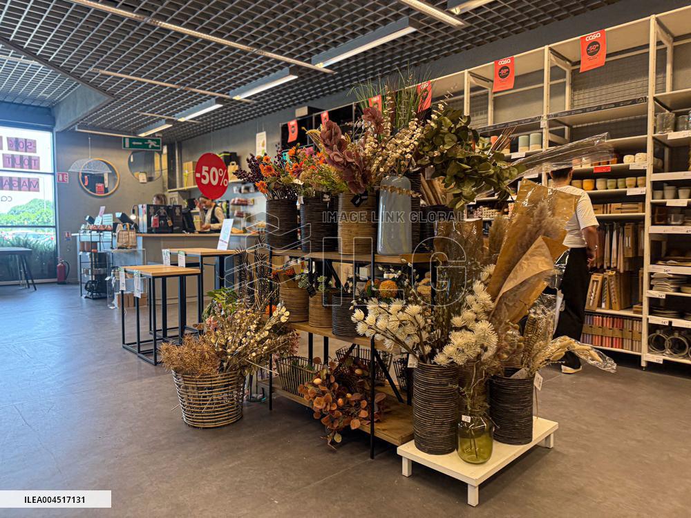 Illustration Of The Furniture Store Chain Casa - Carcassonne