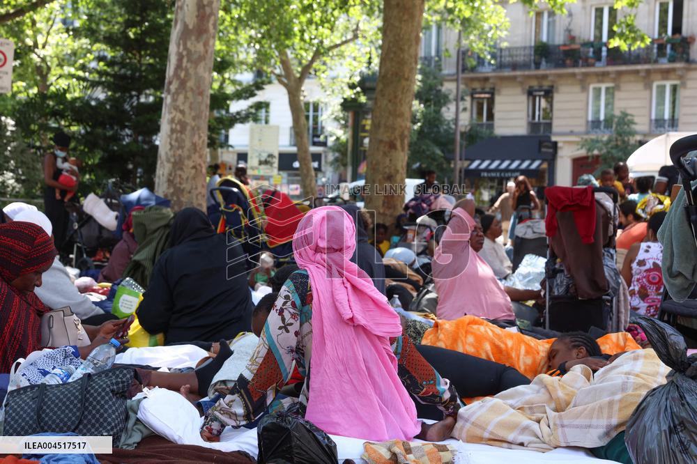 Homeless Gather to Demand Accommodation - Paris