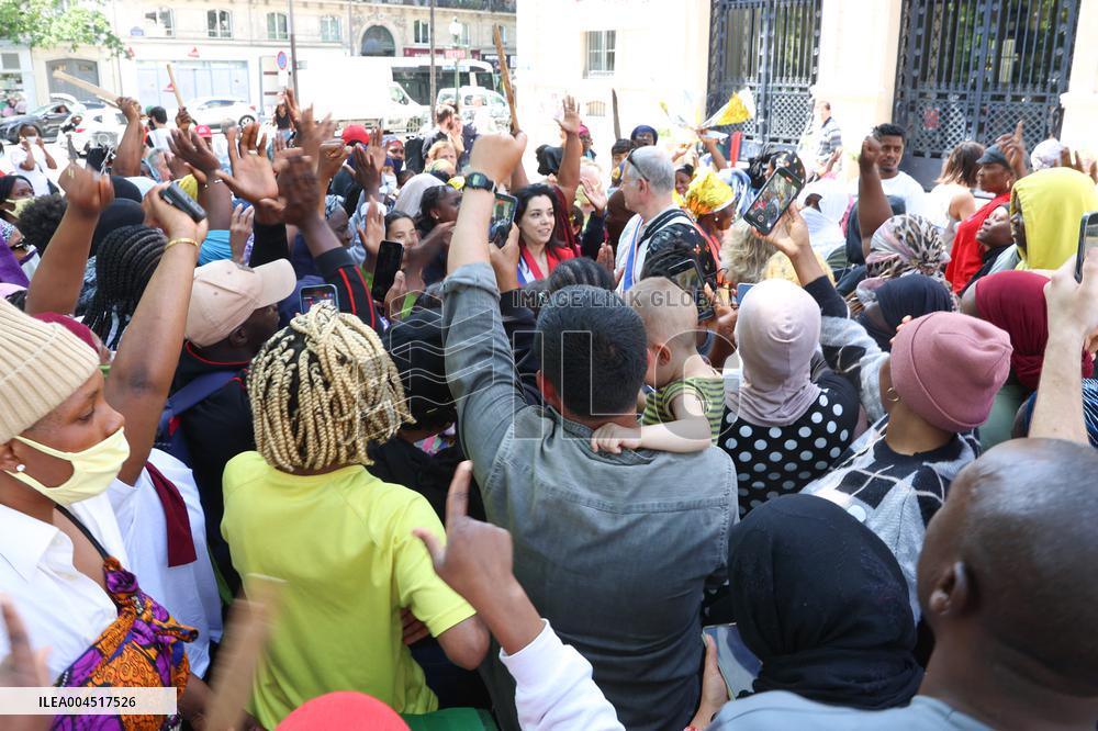 Homeless Gather to Demand Accommodation - Paris