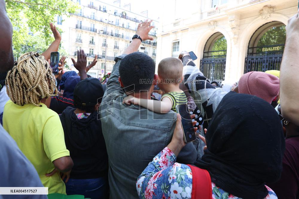 Homeless Gather to Demand Accommodation - Paris