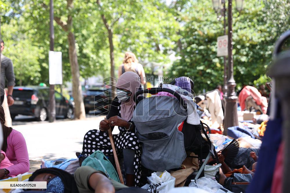 Homeless Gather to Demand Accommodation - Paris