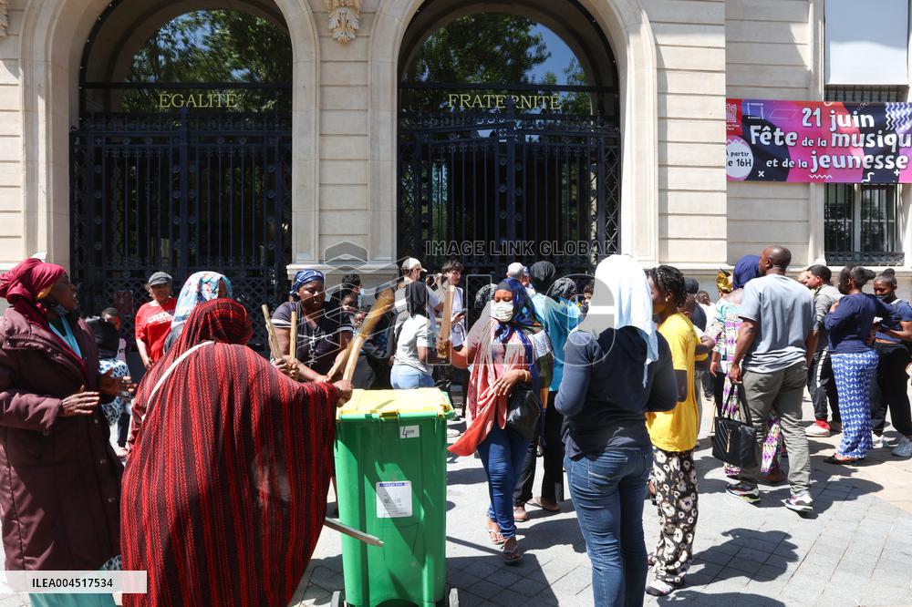 Homeless Gather to Demand Accommodation - Paris