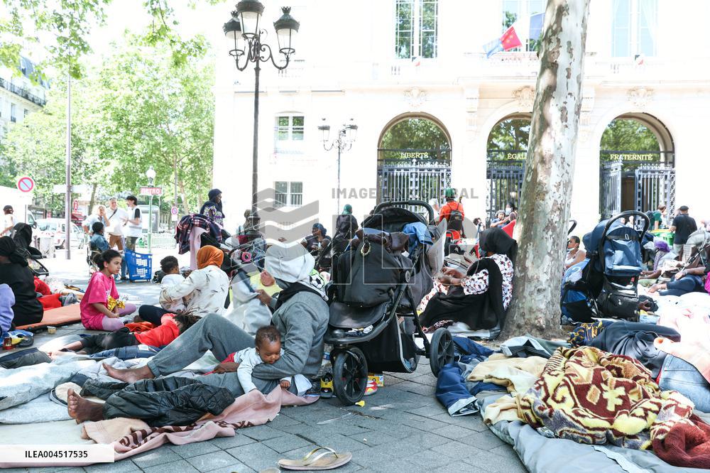 Homeless Gather to Demand Accommodation - Paris