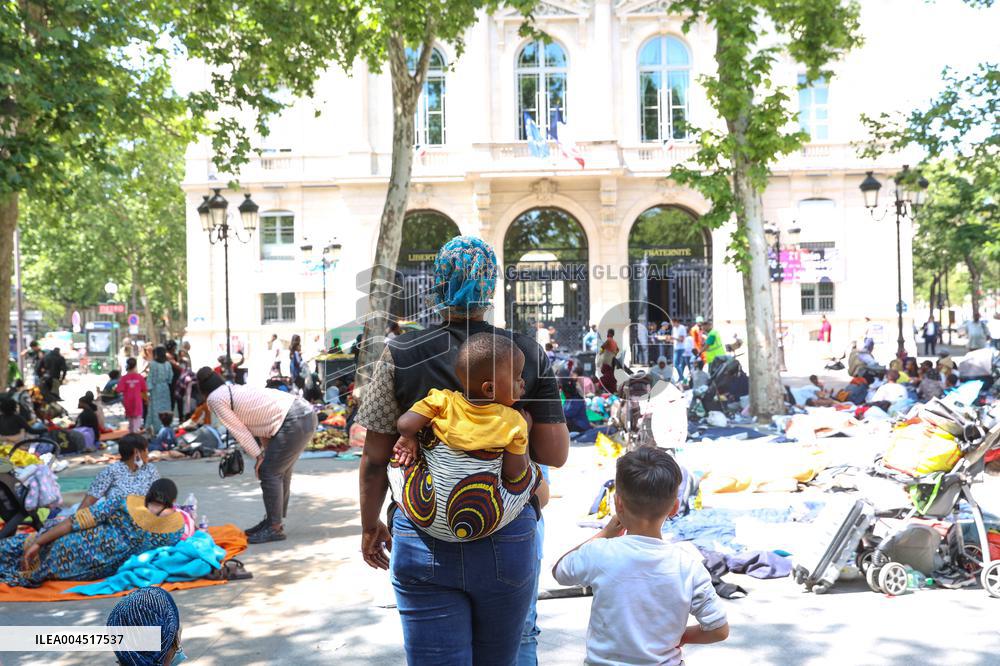 Homeless Gather to Demand Accommodation - Paris