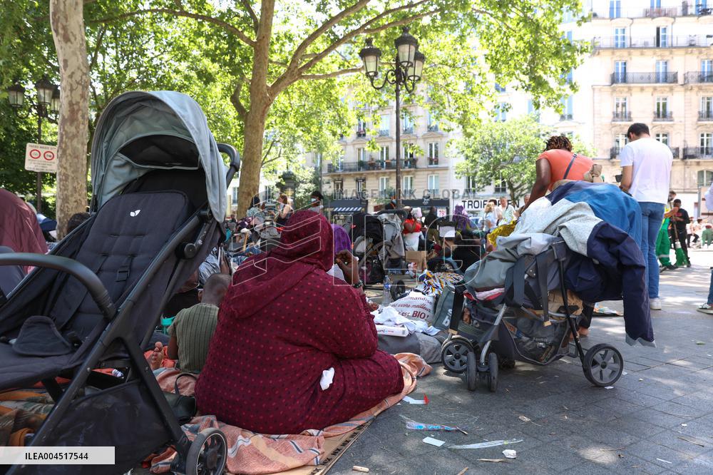 Homeless Gather to Demand Accommodation - Paris