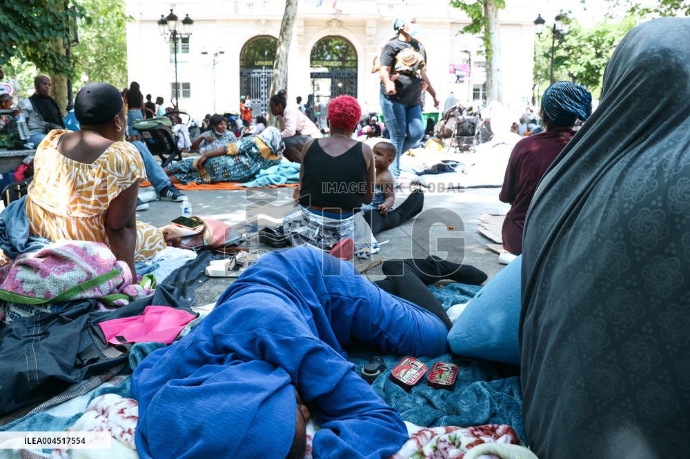 Homeless Gather to Demand Accommodation - Paris