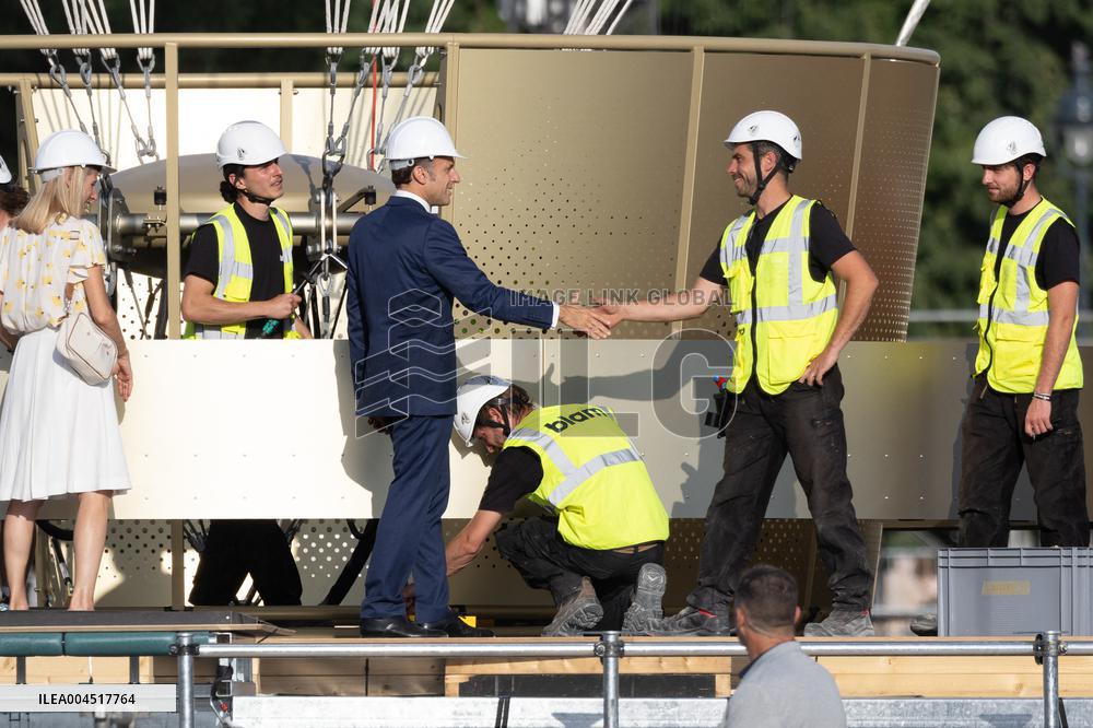 Emmanuel Macron visits the Olympic cauldron at the Tuileries - Paris