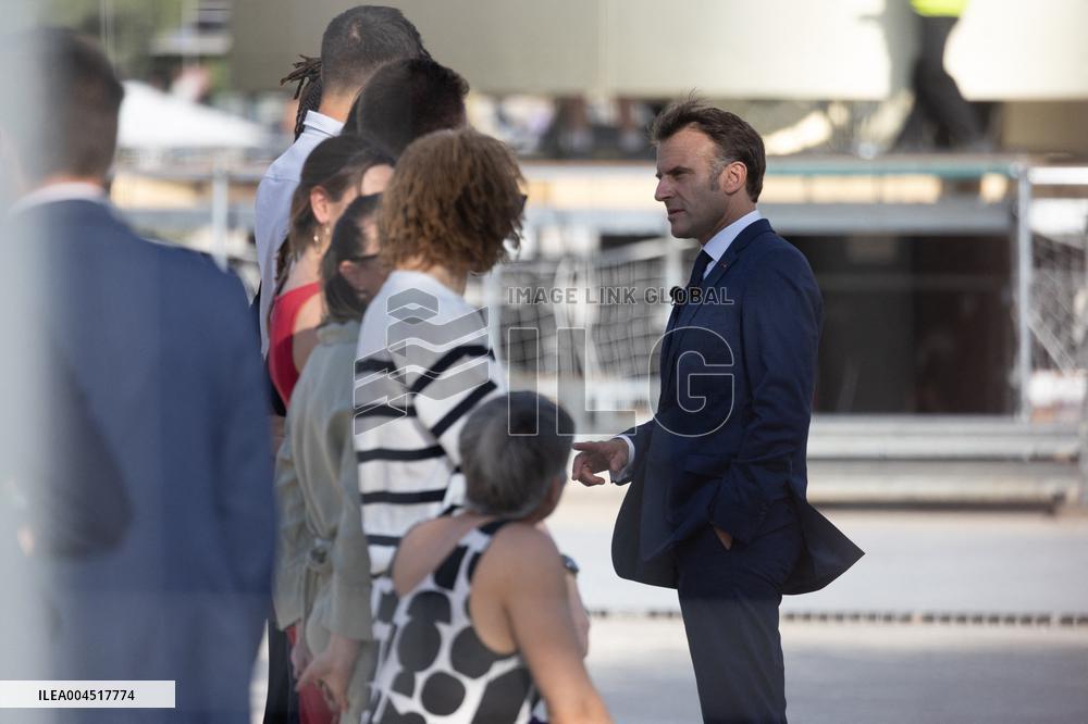 Emmanuel Macron visits the Olympic cauldron at the Tuileries - Paris