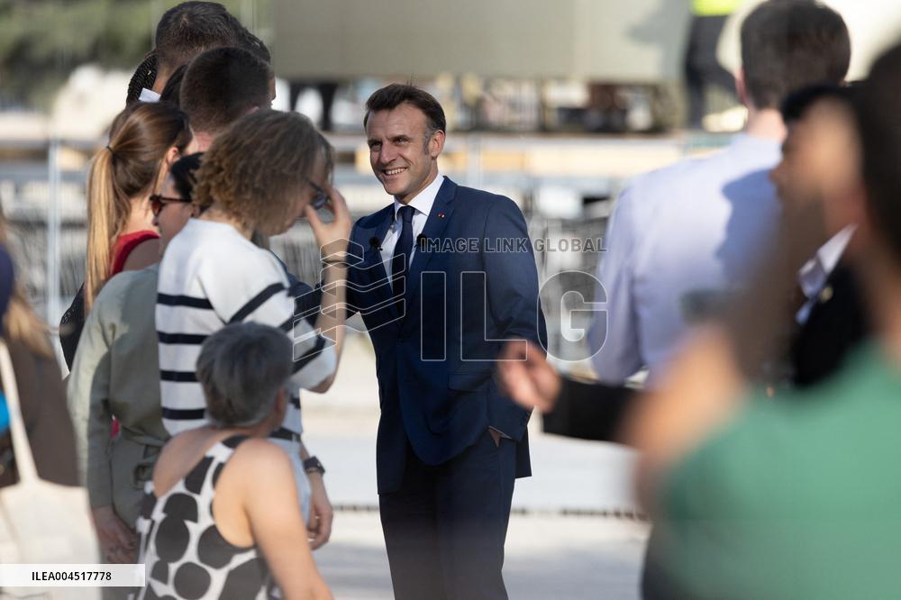 Emmanuel Macron visits the Olympic cauldron at the Tuileries - Paris