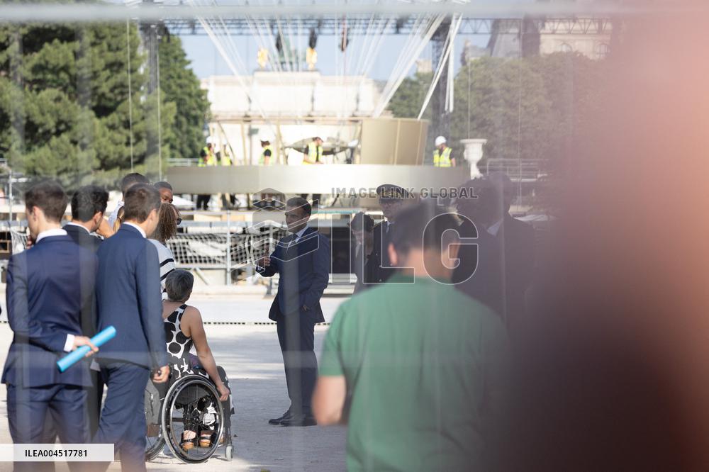 Emmanuel Macron visits the Olympic cauldron at the Tuileries - Paris