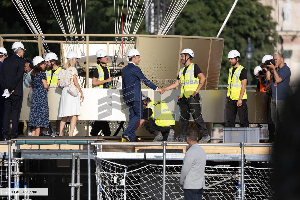 Emmanuel Macron visits the Olympic cauldron at the Tuileries - Paris