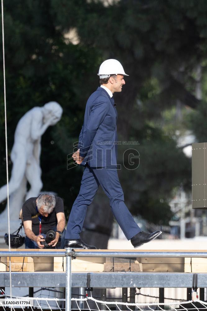 Emmanuel Macron visits the Olympic cauldron at the Tuileries - Paris