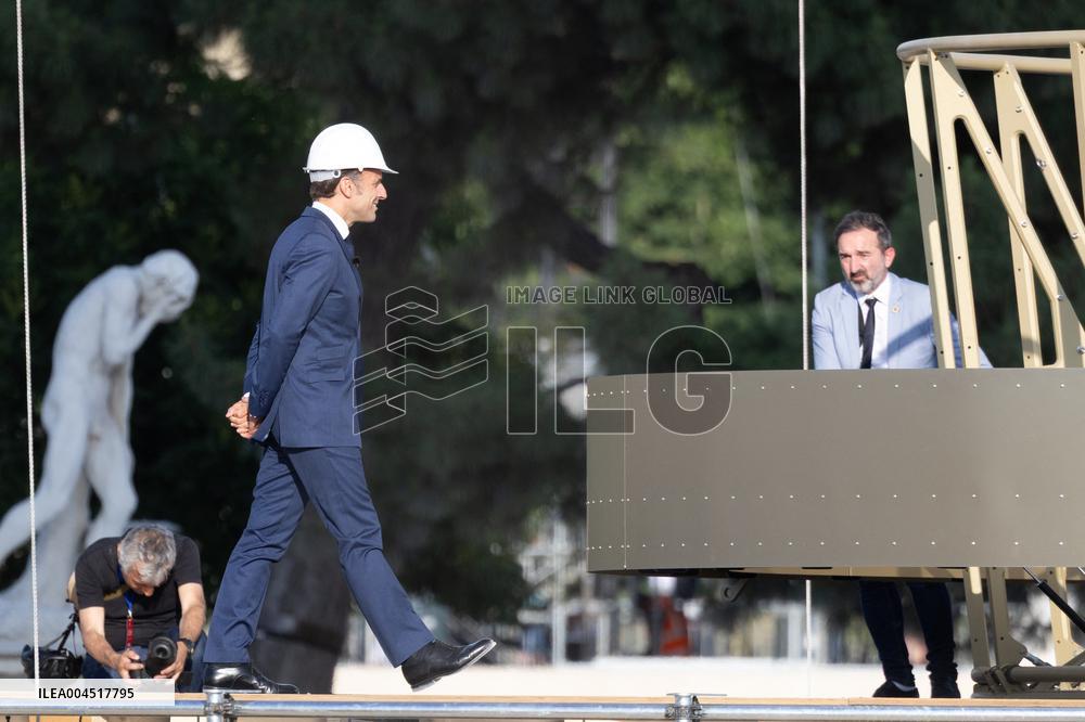Emmanuel Macron visits the Olympic cauldron at the Tuileries - Paris