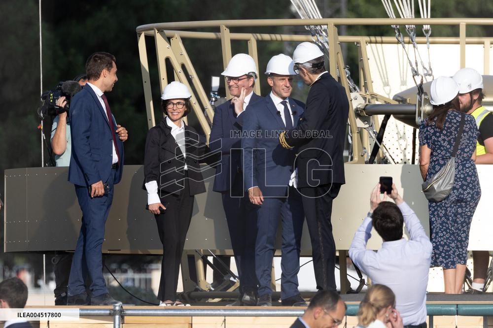 Emmanuel Macron visits the Olympic cauldron at the Tuileries - Paris