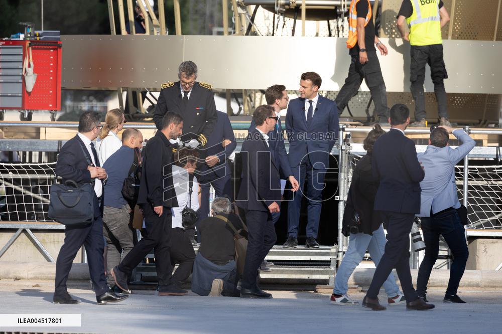 Emmanuel Macron visits the Olympic cauldron at the Tuileries - Paris