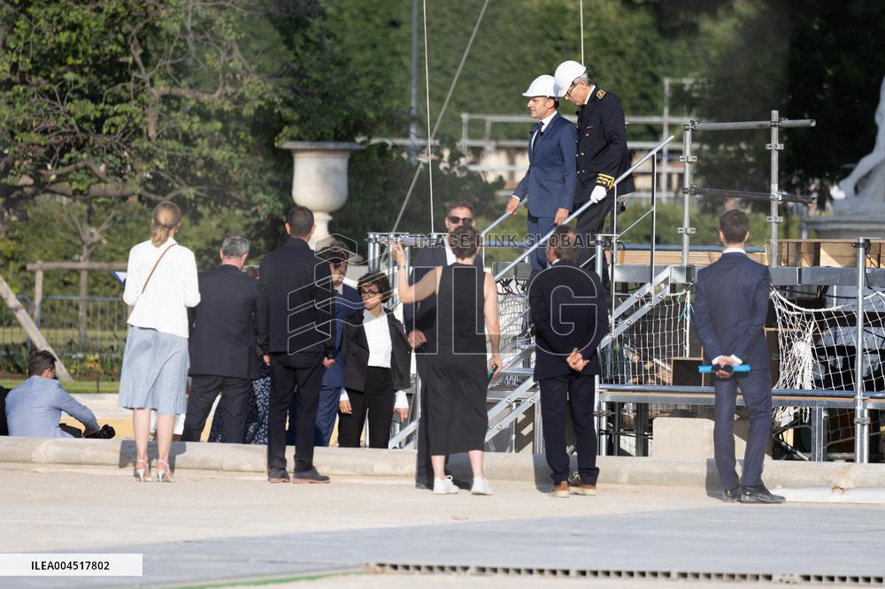 Emmanuel Macron visits the Olympic cauldron at the Tuileries - Paris