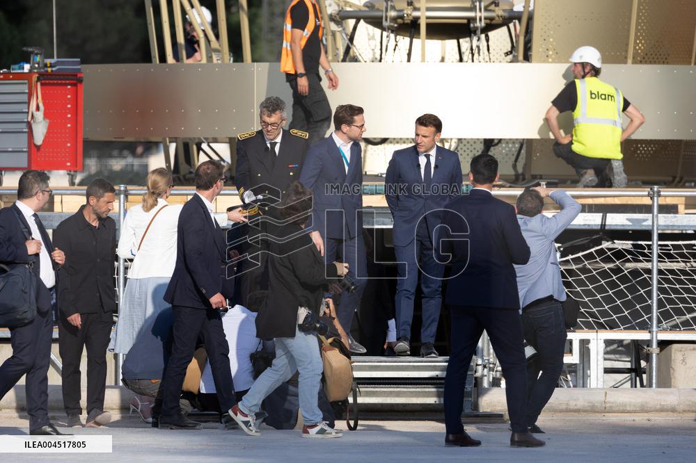 Emmanuel Macron visits the Olympic cauldron at the Tuileries - Paris