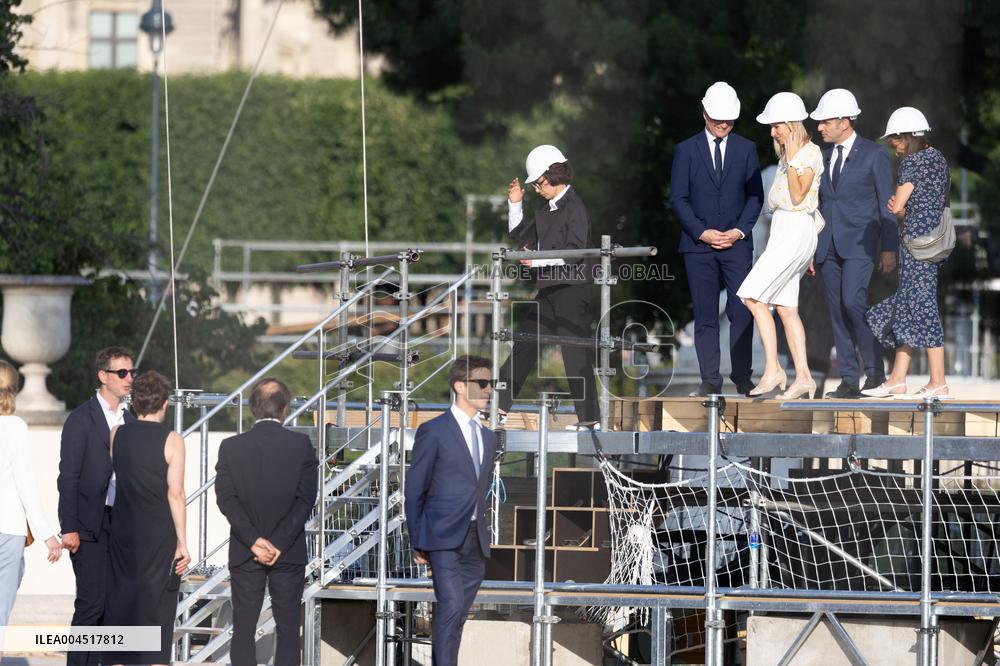 Emmanuel Macron visits the Olympic cauldron at the Tuileries - Paris