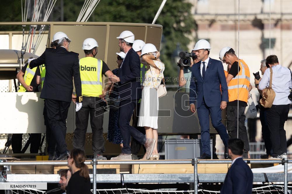 Emmanuel Macron visits the Olympic cauldron at the Tuileries - Paris