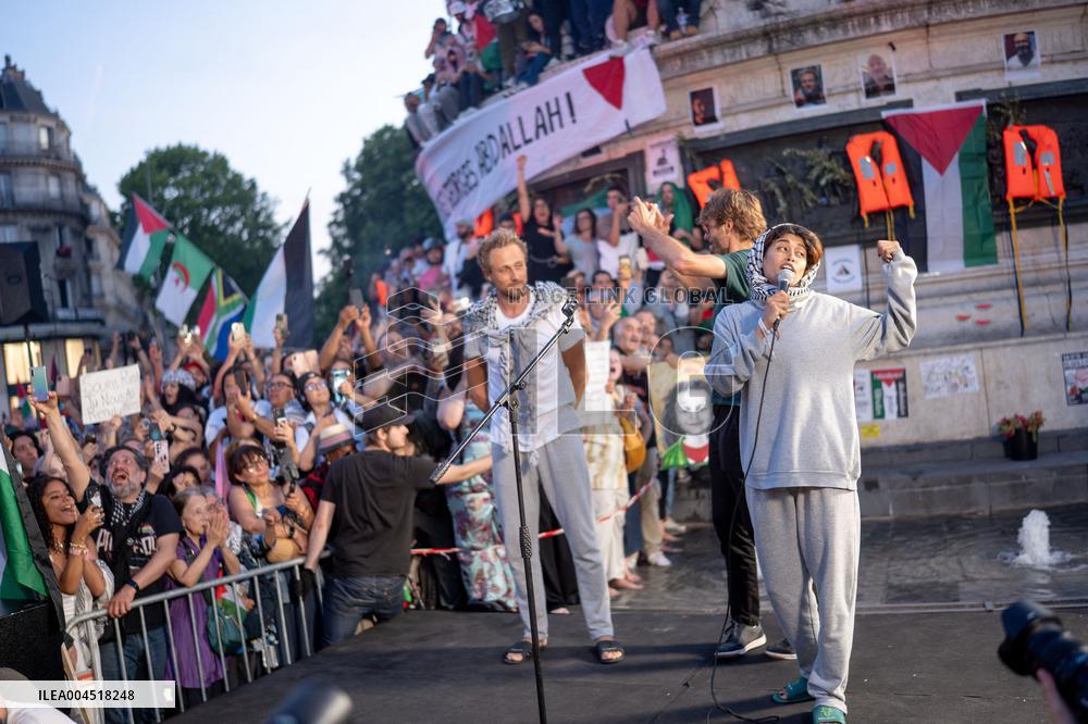 Rima Hassan at the Place de la Republique - Paris AJ
