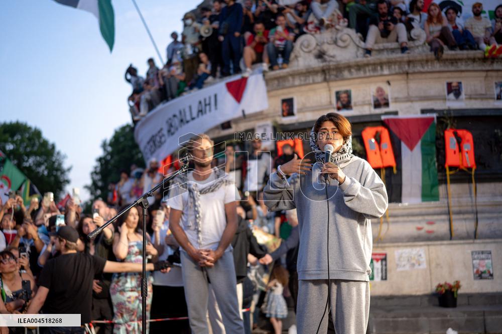 Rima Hassan at the Place de la Republique - Paris AJ