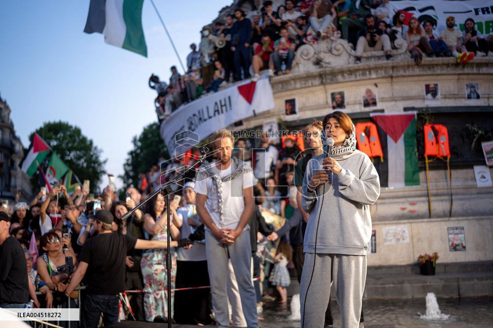 Rima Hassan at the Place de la Republique - Paris AJ