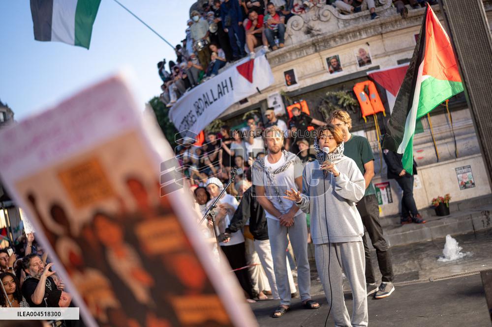 Rima Hassan at the Place de la Republique - Paris AJ