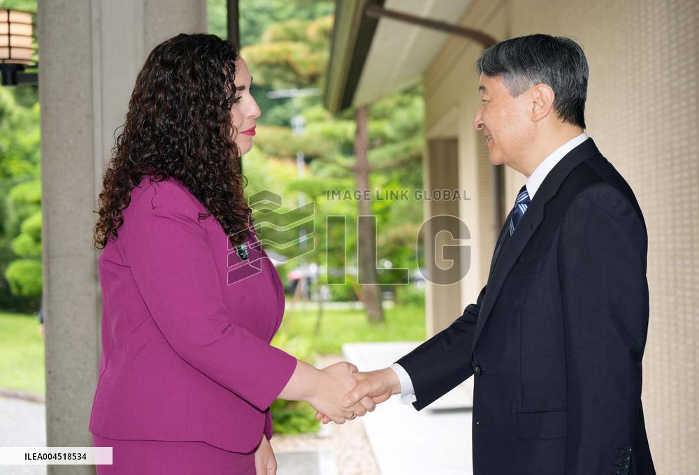 Emperor meets with Kosovo's president