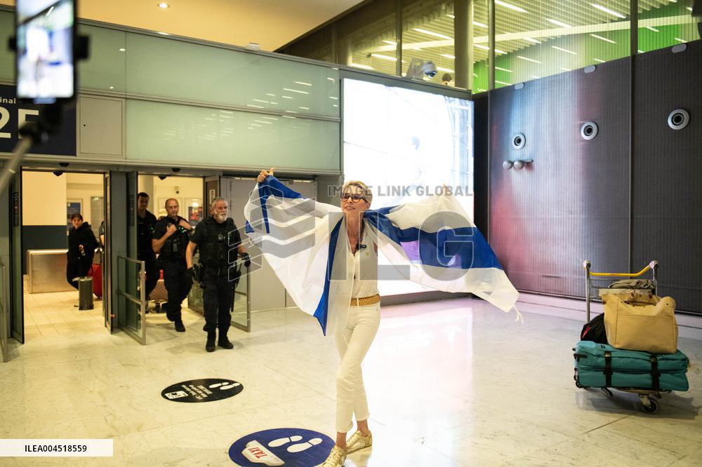 Israeli Flag Sparks Protest on Rima Hassan’s Arrival at CDG - Paris