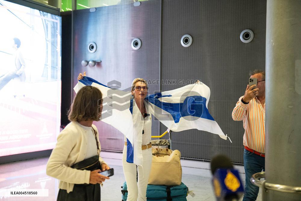 Israeli Flag Sparks Protest on Rima Hassan’s Arrival at CDG - Paris