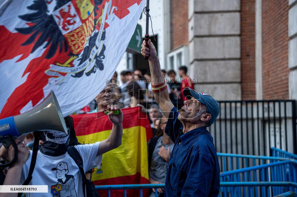 Europa Press - Protest Against Sanchez at PSOE HQ - Madrid