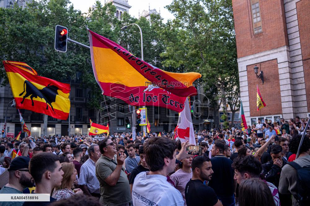 Europa Press - Protest Against Sanchez at PSOE HQ - Madrid